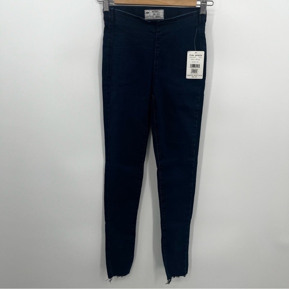 Free People 24 NWT Dark Denim Jegging - Picture 1 of 8